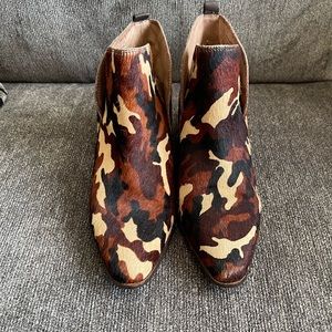 NINA ORIGINALS Camouflage Brown Black Hair-calf Pull-on Ankle Booties ~ 7.5